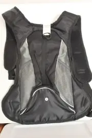 FORM + FORM HANDS-FREE HYDRATION WATER BACKPACK 1.5 L BLACK AND GRAY **NEW**