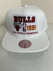 MITCHELL & NESS Chicago Bulls SnapBack Cap ( OSFM )