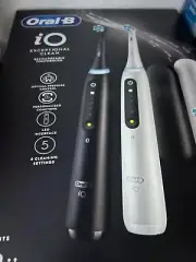 Oral-B iO series 5 Electric Toothbrush Clean + Sensitive