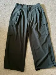 NWT Petite M Gap Mistletoe Green Cargo Pleated Run Around Joggers