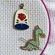 DPXWCCH Flower Dinosaur Needle Minder for Cross Stitch, The Set of 2 Needle Keepers, Embroidery Needlework Art Accessories