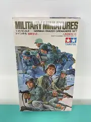 TAMIYA #35061 WWII GERMAN PANZER GRENADIERS SET