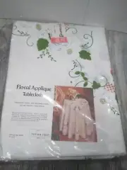 FORTUNOFF EMBROIDERED FLORAL APPLIQUE TABLECLOTH OVAL 70''X88'' (U.S.A) READ
