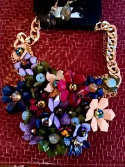 Vintage Edge Lucite Flower Runway Bib Necklace And Earring Set New On Card