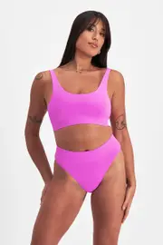 [Bonds] Bonds Women's Bases Seamless String Bikini in Hubba Bubba Size: 22 22 Hubba Bubba