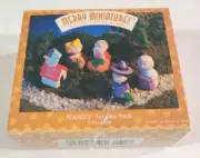 Hallmark 1996 Peanuts Halloween Pumpkin Patch Merry Miniatures Snoopy 5pc/set