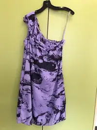 在飛比找Yahoo!奇摩拍賣優惠-DKNY紫色斜肩洋裝