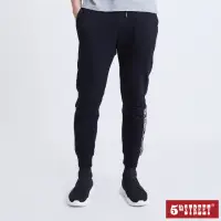 在飛比找momo購物網優惠-【5th STREET】男側印花束口休閒運動褲-黑色