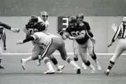 Offensive Lineman Jim Clack Of The Pittsburgh Steelers Nfl 1977 OLD PHOTO