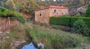 Detached house -formerly a mill- with swimming pool in an idyllic location