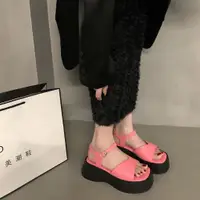 在飛比找蝦皮購物優惠-韓國設計感厚底松糕羅馬涼鞋女鞋子新款2023年夏爆款銀色沙灘
