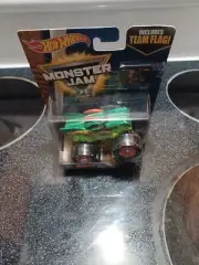 Dragon Hot Wheels Monster Jam Truck 1:64 Edge Glow 1/4 Team Flag