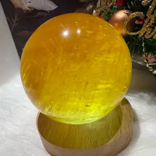 美美地🫶天然黃冰晶球 17號 1342公克❤️（A)酒黃✨招偏財運之石❤️自擺招財 送禮收藏 不是黃水晶球❌是黃冰晶球