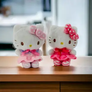 【HELLO KITTY】3吋小洋裝HELLO KITTY 8公分 一對(凱蒂貓HELLO KITTY絨毛娃娃 吊飾 5103025)