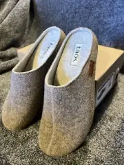 Taos Woolery Warm Sand Wool Clogs Women’s Sz 41 US 10-10.5 With Box Very Nice!