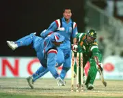 Alec Stewart Stumps Saqlain Mushtaq For 9 And England Win The- Cricket Photo 1