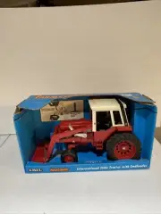 ERTL 1586 INTERNATIONAL TRACTOR WITH ENDLOADER AND CAB 1:16 1991 Read