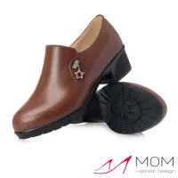在飛比找momo購物網優惠-【MOM】真皮跟鞋 粗跟鞋/真皮細緻牛皮水鑽星星綴飾深口氣質