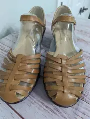 NIB Softspots Womens 10 Wide Tatianna Light Tan Leather Sandal Heel