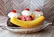 Banana Split Ice Cream Sundae Novelty Food Candle 3 Wick in Glass Dish