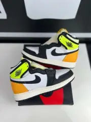 (DS) Jordan 1 Retro High White Black Volt University Gold Sz 3.5Y/5W