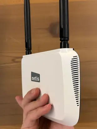 二手 netis 白極光無線寬頻分享器 WF2419 已測試 功能正常 附充電器