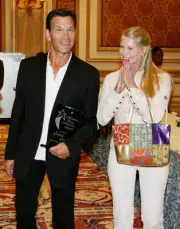 Actor Patrick Swayze and his wife actress Lisa Niemi react to appl - Old Photo