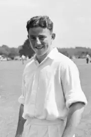 Raymond Hitchcock Warwickshire 1951 OLD CRICKET PHOTO