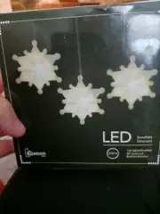 NIB ROMAN, INC. HOLIDAY WHITE PORCELAIN LED LIGHTED SNOWFLAKE ORNAMENT 2.75" H
