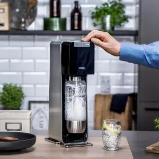 【Sodastream-超值組合】電動式氣泡水機POWER SOURCE旗艦機 2色(加碼送1隻鋼瓶 含原箱共2隻+1L水瓶x1)