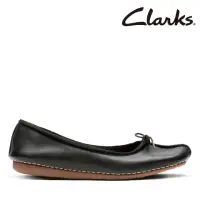 在飛比找momo購物網優惠-【Clarks】女鞋 Freckle Ice 全皮面對縫線設