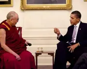 PRESIDENT BARACK OBAMA MEETS WITH THE DALAI LAMA IN 2010 - 8X10 PHOTO (ZY-503)