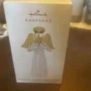 Hallmark NIB Angelic Tree Topper