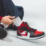 【NIKE 耐吉】休閒鞋 AIR JORDAN 1 MID 男鞋 黑紅頭 BRED TOE 喬丹 1代 經典 高筒(554724-079)