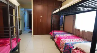 Bed Space For Females Near Metro Station