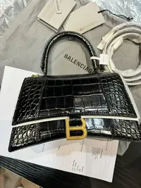 在飛比找Yahoo!奇摩拍賣優惠-全新Balenciaga巴黎世家 hourglass 金扣鱷