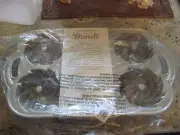 NEW - Williams Sonoma Nordic Ware Mini Bundt 6 Cavity Heritage Pan with Grips