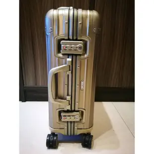 金色 RIMOWA TOPAS TITANIUM 四輪登機箱(全新)