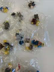 25 minifigures lot unopened