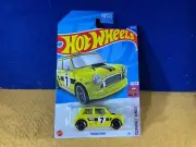 I10-16 HOT WHEELS COMPACT KINGS - MORRIS MINI - 2022 - YELLOW - NIB