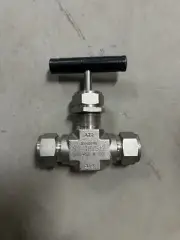 Swagelok SS-18VS12 AZ2 Manual Stainless Needle Valve 5000psi 100F 3/4in Tube