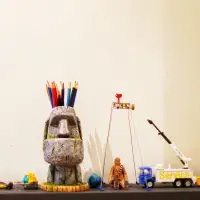 在飛比找蝦皮購物優惠-創意摩艾石像筆筒學生收納罐小衆moai桌麵眼鏡架辦公室個性收