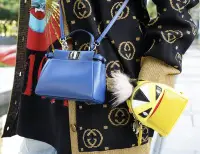 在飛比找Yahoo!奇摩拍賣優惠-Fendi 8M0355 限量 Micro Peek-a-B