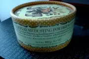 MILLEFLEURS DUSTING POWDER W/PUFF 3.5 OZ. 1982 NOS