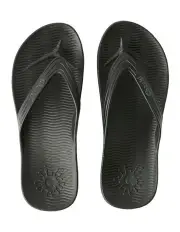[Cheeki] Arch Support Thongs in Black