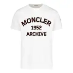 【MONCLER】秋冬新款 男款 胸前絨面英文名&左臂品牌LOGO 短袖T恤-白色(S號、M號、L號、XL號)