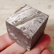 237g Aletai iron meteorite Cube