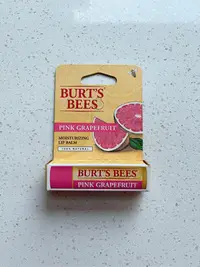 在飛比找Yahoo!奇摩拍賣優惠-全新 Burt’s Bees 愛戀葡萄柚水 潤唇膏 護唇膏 