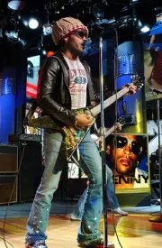 Lenny Kravitz at "Spankin New Music Week" on MTV's "TRL" - Novembe- Old Photo 3
