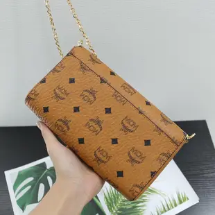 正品代購 熱銷中 MCM Tracy Visetos 斜背包